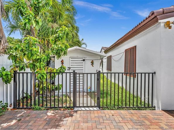 2041 NE 181st St, North Miami Beach FL 33162