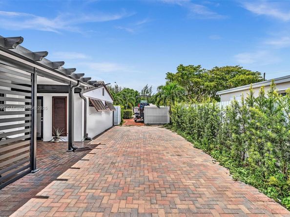 2041 NE 181st St, North Miami Beach FL 33162