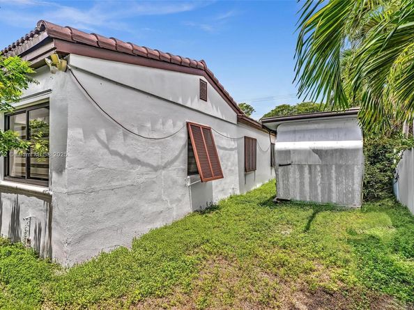 2041 NE 181st St, North Miami Beach FL 33162