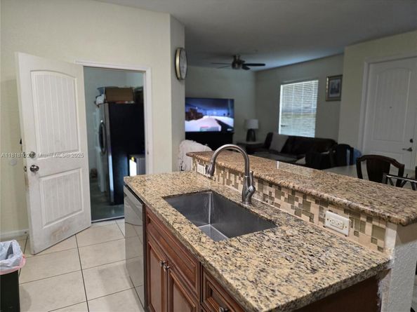 146 SW 7th Ct, Pompano Beach FL 33060