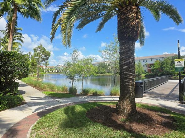146 SW 7th Ct, Pompano Beach FL 33060