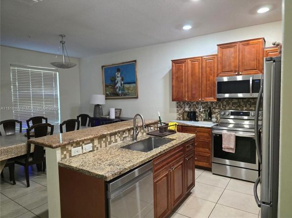 146 SW 7th Ct, Pompano Beach FL 33060