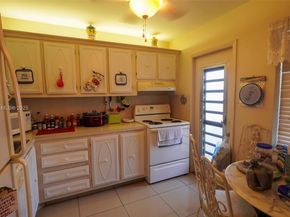 3940 NW 42nd Ave 215, Lauderdale Lakes FL 33319