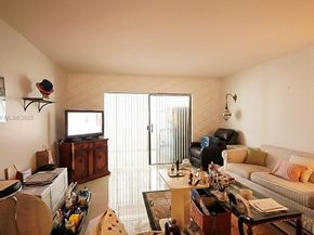 3940 NW 42nd Ave 215, Lauderdale Lakes FL 33319