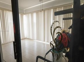 3940 NW 42nd Ave 215, Lauderdale Lakes FL 33319