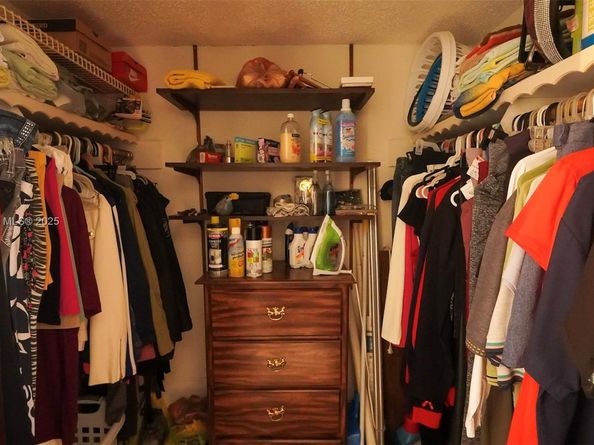 3940 NW 42nd Ave 215, Lauderdale Lakes FL 33319