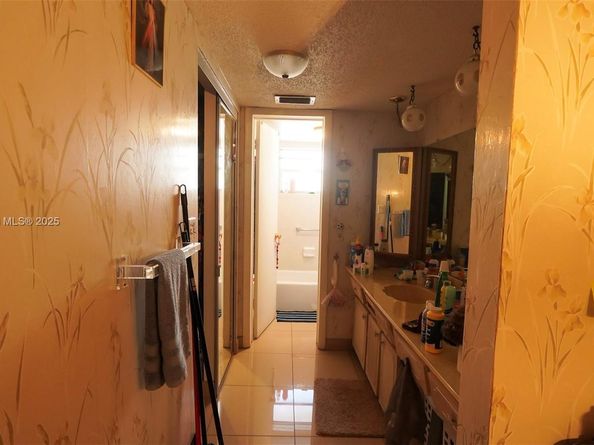 3940 NW 42nd Ave 215, Lauderdale Lakes FL 33319