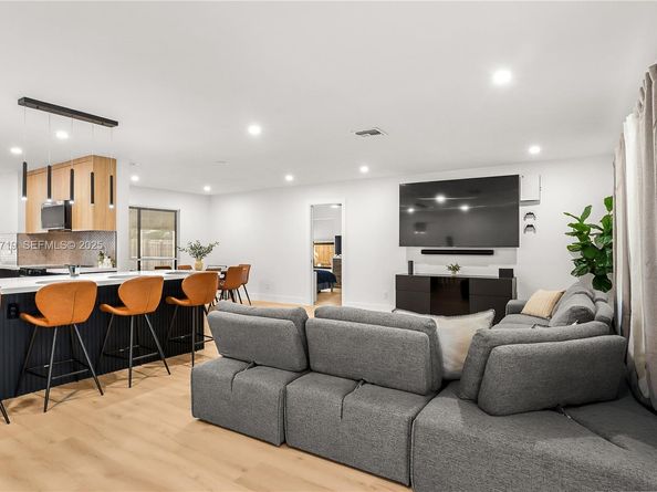 1462 SW 25th Ave, Deerfield Beach FL 33442