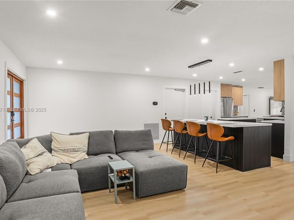 1462 SW 25th Ave, Deerfield Beach FL 33442