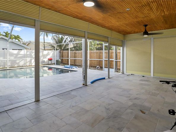 1462 SW 25th Ave, Deerfield Beach FL 33442