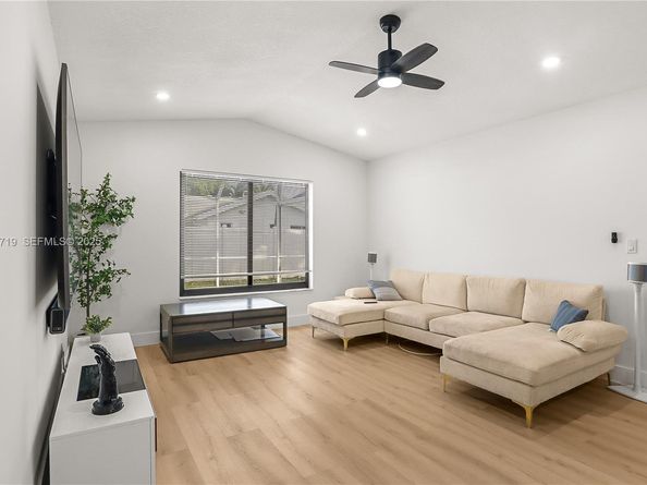 1462 SW 25th Ave, Deerfield Beach FL 33442