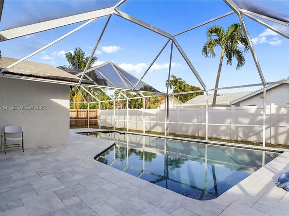 1462 SW 25th Ave, Deerfield Beach FL 33442