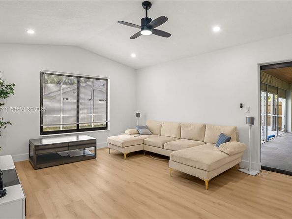 1462 SW 25th Ave, Deerfield Beach FL 33442