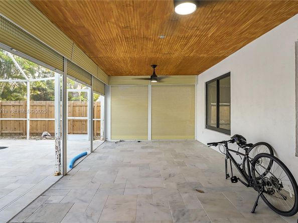 1462 SW 25th Ave, Deerfield Beach FL 33442