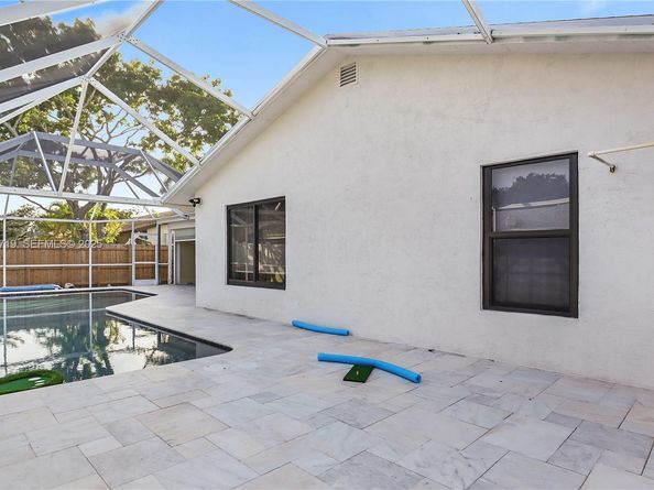 1462 SW 25th Ave, Deerfield Beach FL 33442