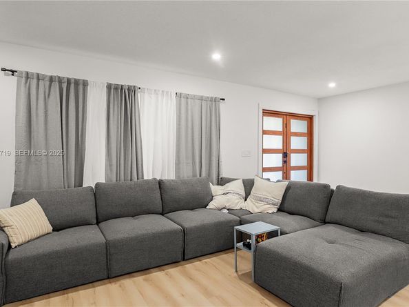 1462 SW 25th Ave, Deerfield Beach FL 33442