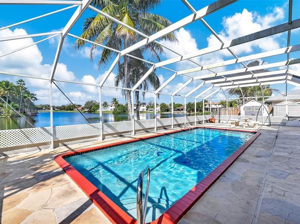 1500 SW 98th Ave, Pembroke Pines FL 33025