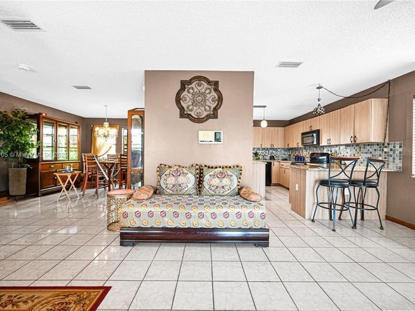 1500 SW 98th Ave, Pembroke Pines FL 33025
