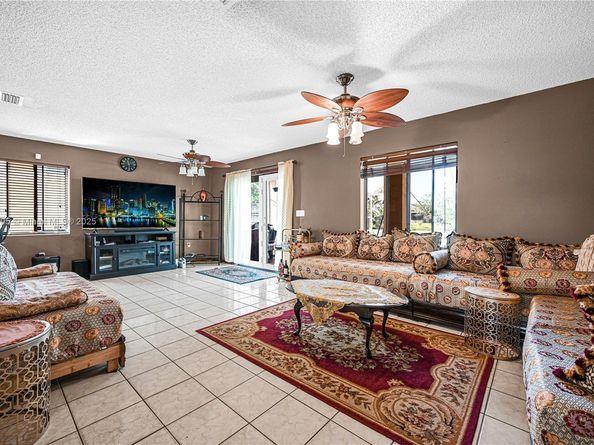 1500 SW 98th Ave, Pembroke Pines FL 33025
