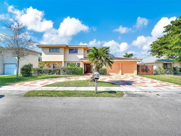 1500 SW 98th Ave, Pembroke Pines FL 33025