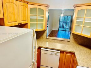 1021 Mockingbird Ln 215, Plantation FL 33324