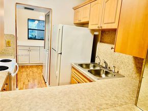 1021 Mockingbird Ln 215, Plantation FL 33324