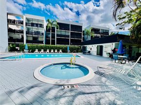 1021 Mockingbird Ln 215, Plantation FL 33324