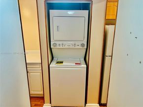 1021 Mockingbird Ln 215, Plantation FL 33324