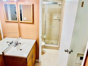 1021 Mockingbird Ln 215, Plantation FL 33324