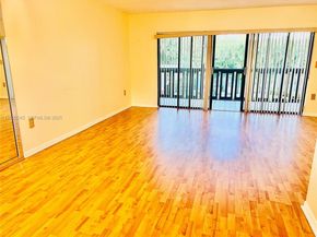 1021 Mockingbird Ln 215, Plantation FL 33324