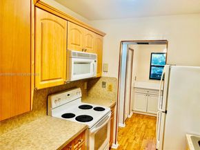 1021 Mockingbird Ln 215, Plantation FL 33324