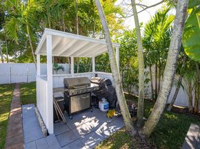 416 N Rainbow Dr, Hollywood FL 33021