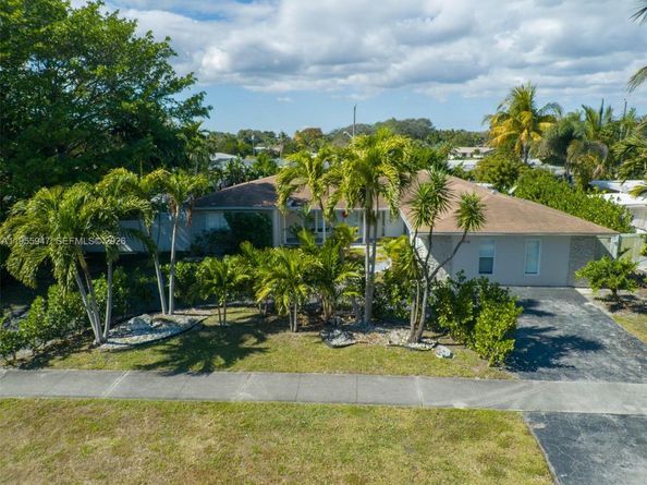 416 N Rainbow Dr, Hollywood FL 33021