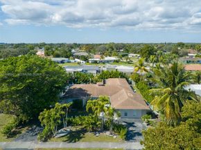 416 N Rainbow Dr, Hollywood FL 33021
