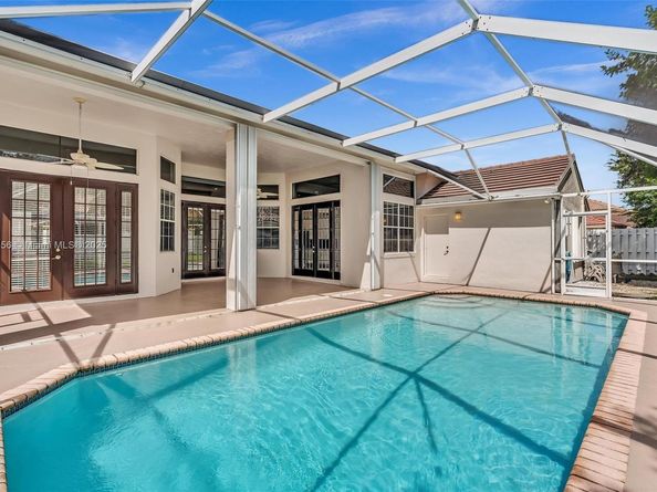 794 Lake Blvd, Weston FL 33326