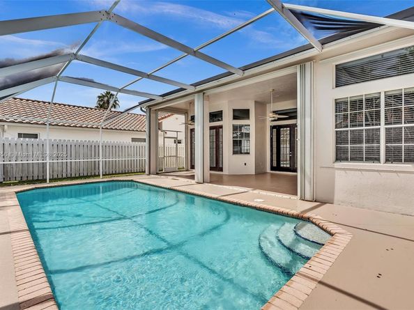 794 Lake Blvd, Weston FL 33326