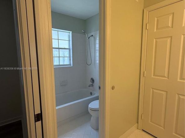 794 Lake Blvd, Weston FL 33326