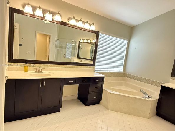794 Lake Blvd, Weston FL 33326