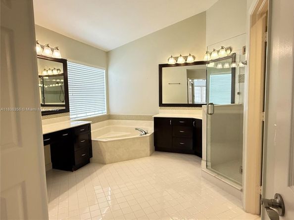 794 Lake Blvd, Weston FL 33326