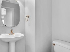 794 Lake Blvd, Weston FL 33326