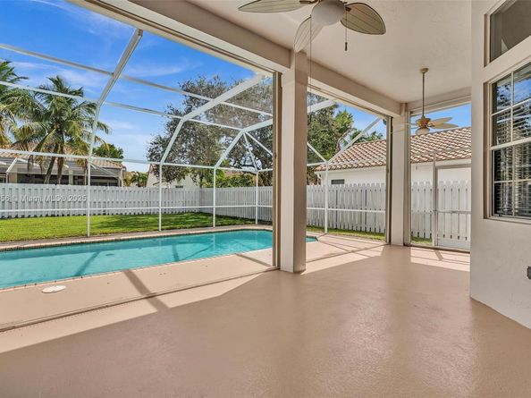 794 Lake Blvd, Weston FL 33326