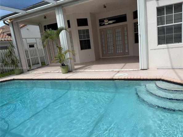 794 Lake Blvd, Weston FL 33326