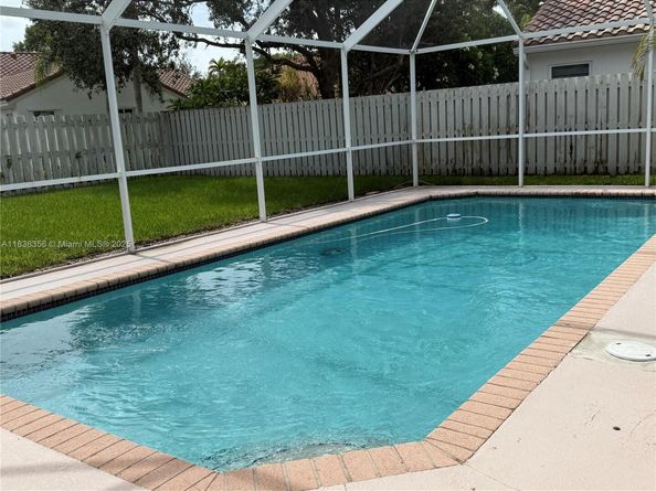 794 Lake Blvd, Weston FL 33326