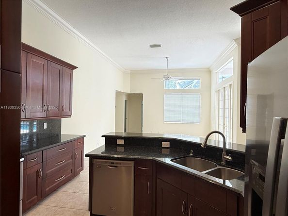 794 Lake Blvd, Weston FL 33326