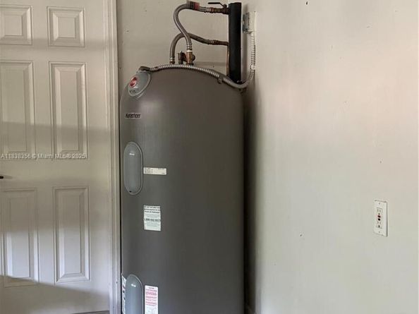 794 Lake Blvd, Weston FL 33326