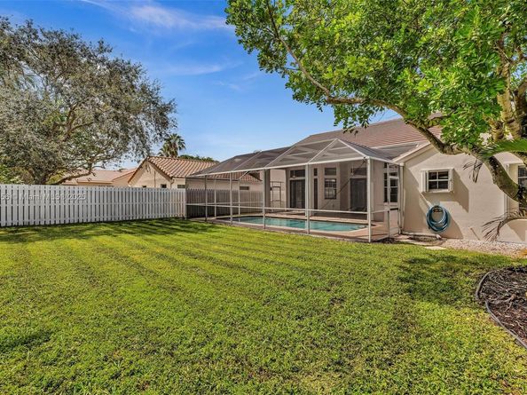 794 Lake Blvd, Weston FL 33326