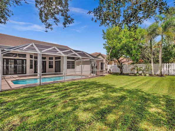 794 Lake Blvd, Weston FL 33326