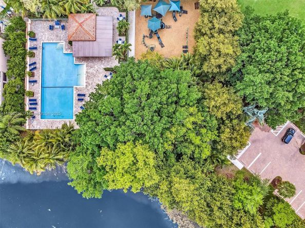 794 Lake Blvd, Weston FL 33326