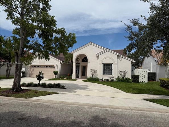 794 Lake Blvd, Weston FL 33326