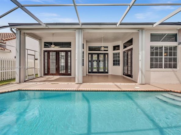 794 Lake Blvd, Weston FL 33326